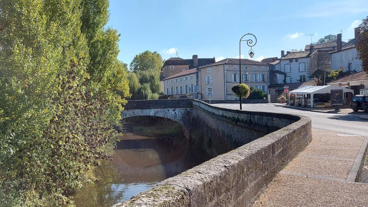 Bed and Breakfast For Me Formidable L'Isle-Jourdain  Esterno foto